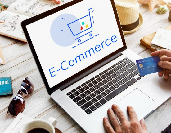 kelebihan dan kekurangan e commerce