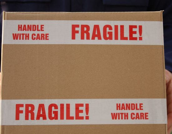 barang fragile adalah